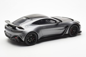 GT443  Aston Martin V12 Vantage Magnetic Silver GT Spirit 1/18 2