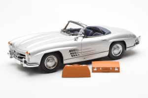 180039030  Mercedes 300 SL W198 Roadster Silver & Blue Interior Minichamps 1/18