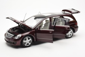 150034602  Mercedes R Class Red Metallic Minichamps 1/18 2