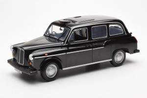 150136000  Austin FX4 London Taxi Black Minichamps 1/18
