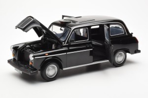 150136000  Austin FX4 London Taxi Black Minichamps 1/18 2