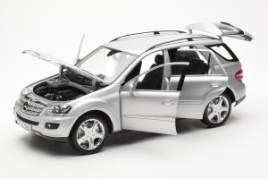 Mercedes ML Class Iridium Silver Metallic Damaged Box Minichamps 1/18 2