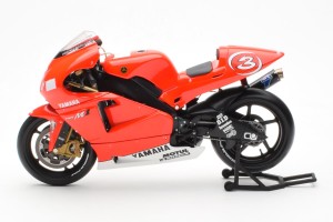 122026303  Yamaha YZR-M1 Malboro Yamaha Team M Biaggi MotoGP Minichamps 1/12
