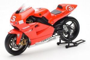 122026303  Yamaha YZR-M1 Malboro Yamaha Team M Biaggi MotoGP Minichamps 1/12 2