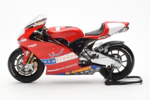 122020099  Ducati Desmosedici MotoGP Prova Minichamps 1/12