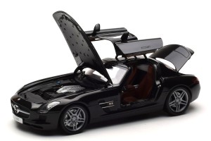B66960042  Mercedes SLS AMG Obsidian Black Metallic Minichamps 1/18 2