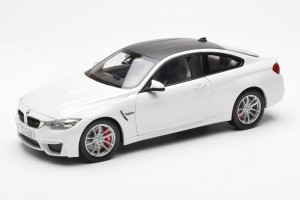 PA-97101  BMW M4 F82 Coupe Frozen Brilliant White Paragon 1/18